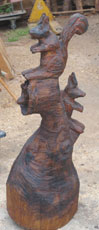 Eichhörnchen am Baumstamm