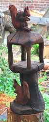 Vogelhaus mit 2 Eichhörnchen